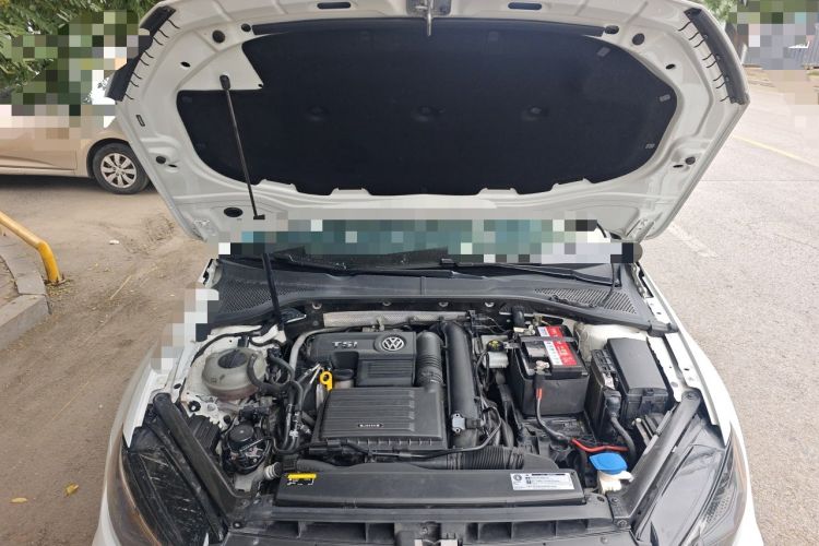 Used Volkswagen Golf 2019 200TSI DSG Comfort Version China VI Standard Engine Bay