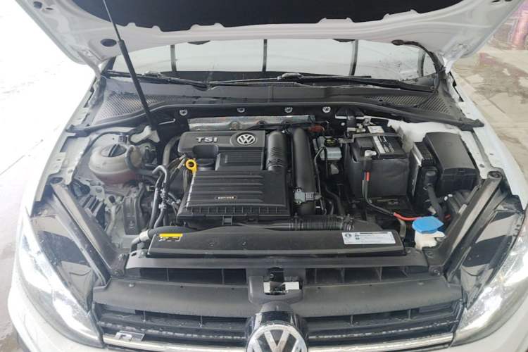 Used Volkswagen Golf 2019 280TSI DSG R-Line Model China V Standard Engine Bay