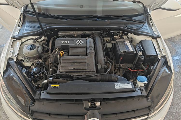 Used Volkswagen Golf 2019 200TSI DSG Comfort & Ambition Edition China VI Standard Engine Bay