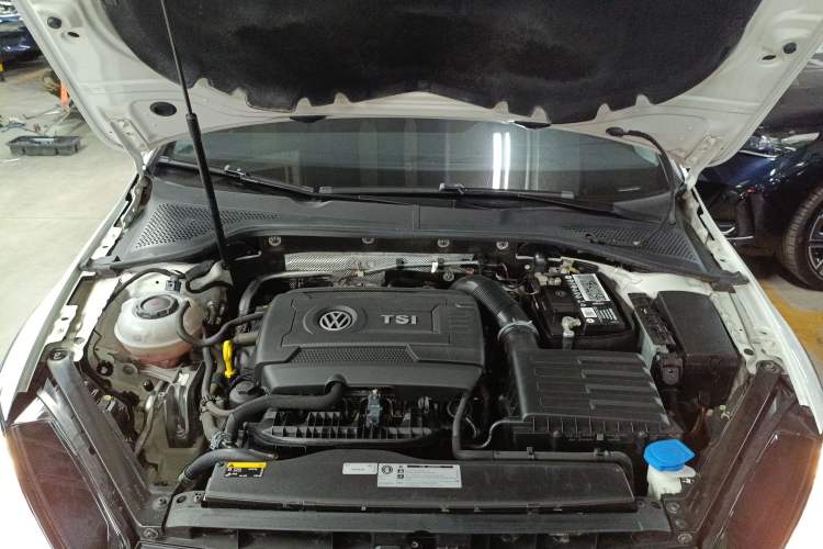 Used Volkswagen Golf 2019 1.8TSI Travel Edition Engine Bay