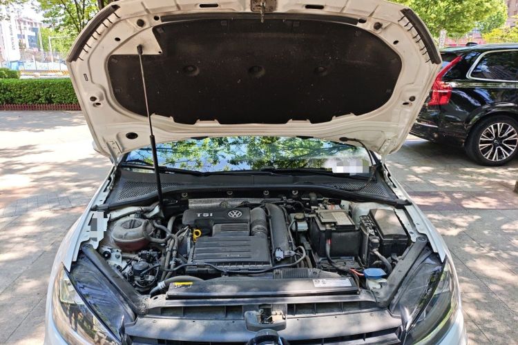 Used Volkswagen Golf 2019 280TSI DSG Comfort Version China VI Standard Engine Bay