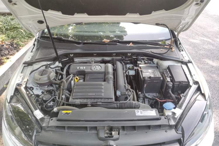 Used Volkswagen Golf 2019 280TSI DSG Luxury Version China VI Standard Engine Bay