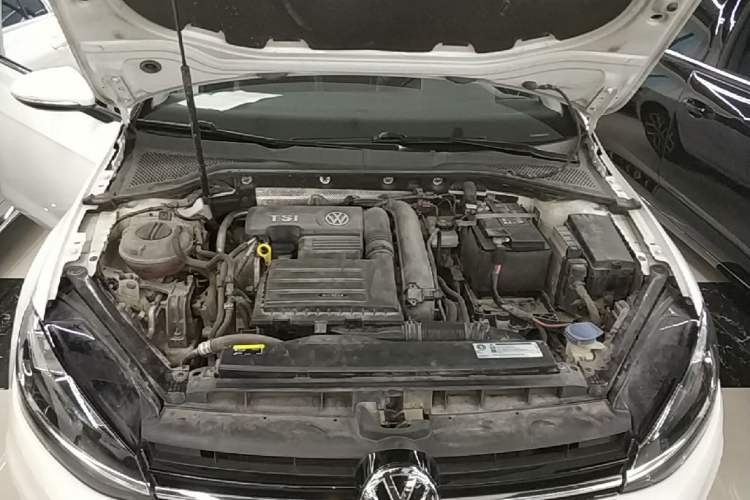 Used Volkswagen Golf 2019 280TSI DSG Luxury Version China V Standard Engine Bay
