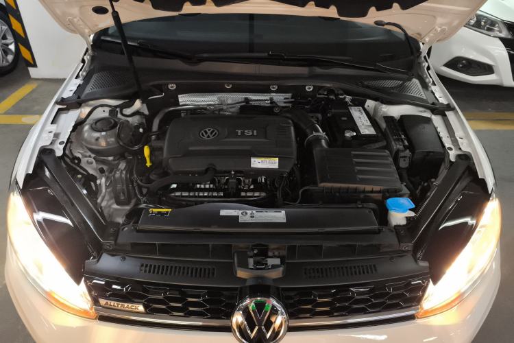 Used Volkswagen Golf 2019 1.8TSI Travel Edition Engine Bay