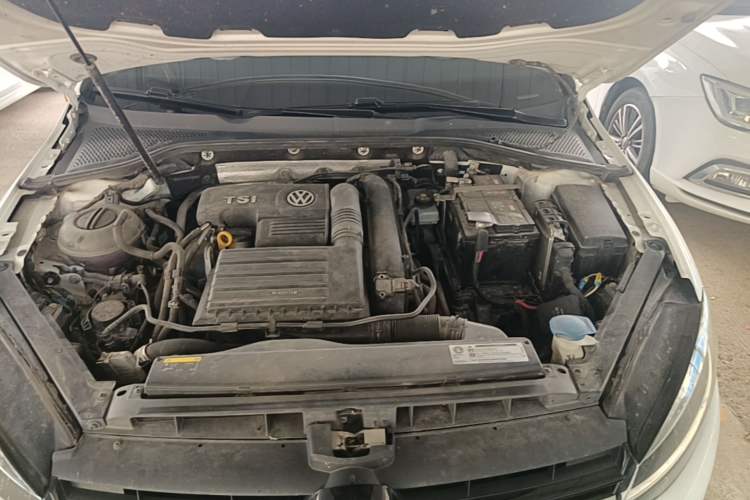 Used Volkswagen Golf 2019 280TSI DSG Luxury Version China VI Standard Engine Bay