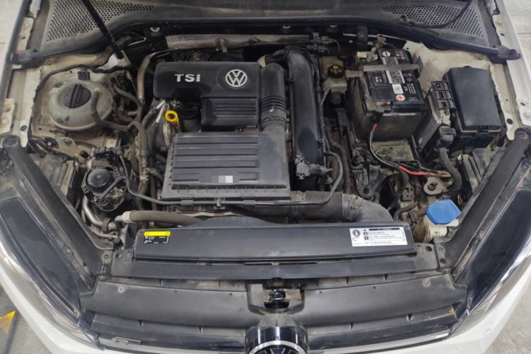 Used Volkswagen Golf 2019 280TSI DSG R-Line China VI Standard Engine Bay
