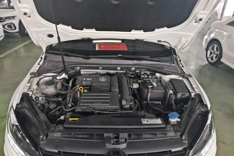 Used Volkswagen Golf 2019 200TSI DSG Comfort & Ambition Edition China VI Standard Engine Bay