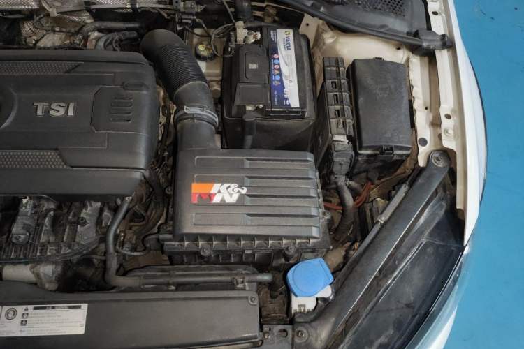 Used Volkswagen Golf 2019 1.8TSI Travel Edition Engine Bay Left