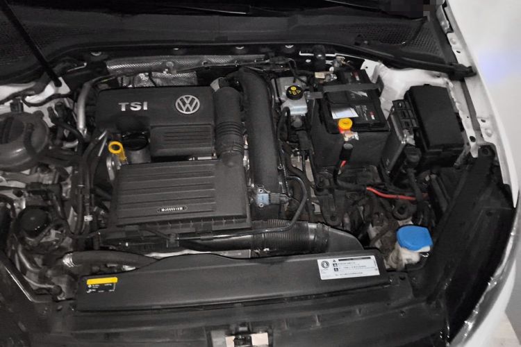 Used Volkswagen Golf 2019 280TSI DSG R-Line China VI Standard Engine Bay Left