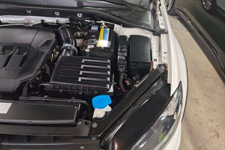 Used Volkswagen Golf 2019 1.8TSI Travel Edition Engine Bay Left