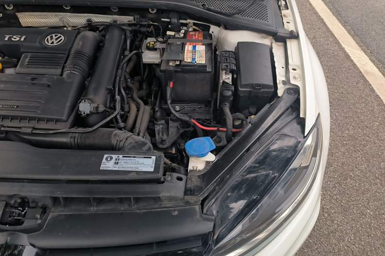 Used Volkswagen Golf 2019 280TSI DSG Comfort Version China VI Standard Engine Bay Left