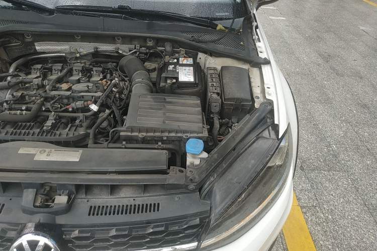 Used Volkswagen Golf 2019 1.8TSI Travel Edition Engine Bay Left