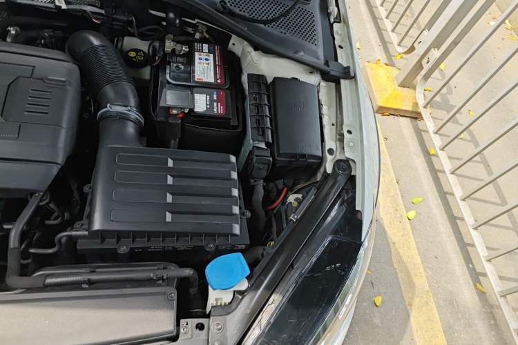 Used Volkswagen Golf 2019 1.8TSI Travel Edition Engine Bay Left