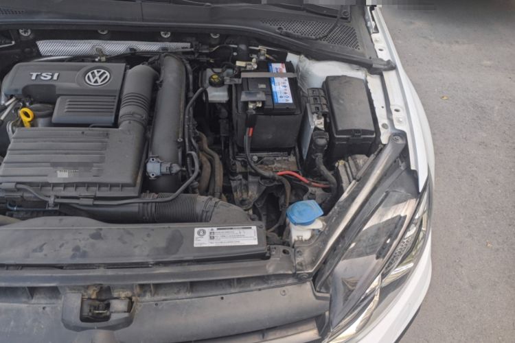 Used Volkswagen Golf 2019 280TSI DSG R-Line China VI Standard Engine Bay Left