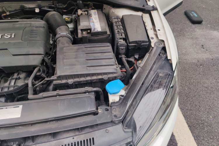 Used Volkswagen Golf 2019 1.8TSI Travel Edition Engine Bay Left