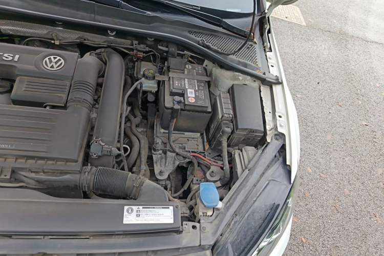 Used Volkswagen Golf 2019 280TSI DSG R-Line Model China V Standard Engine Bay Left