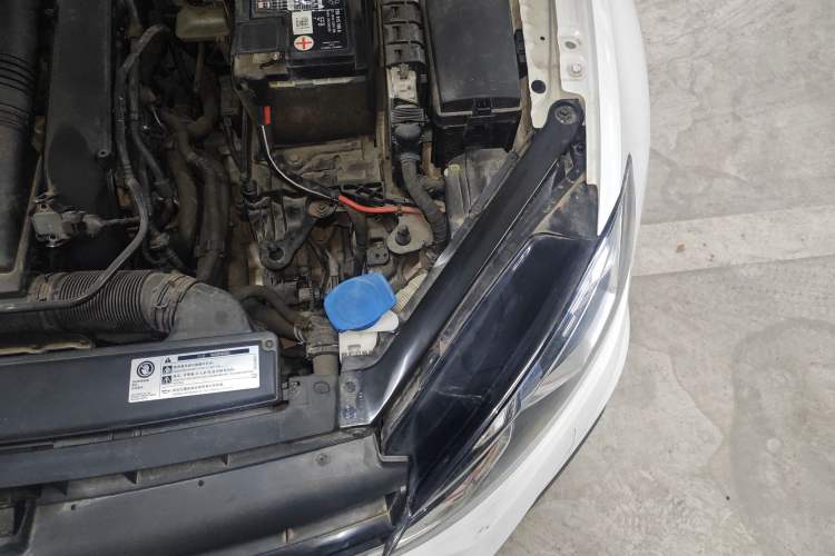 Used Volkswagen Golf 2019 280TSI DSG R-Line China VI Standard Engine Bay Left