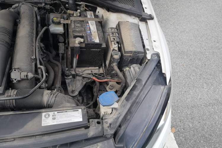 Used Volkswagen Golf 2019 280TSI DSG R-Line China VI Standard Engine Bay Left