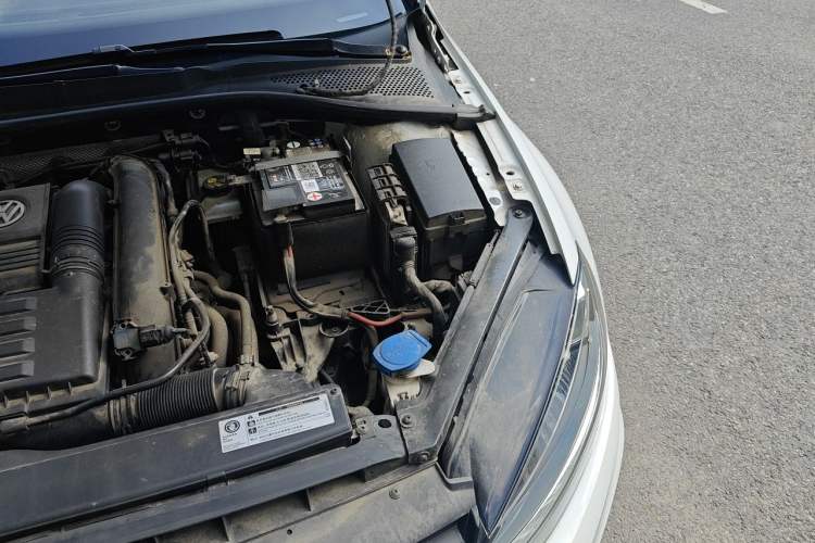 Used Volkswagen Golf 2019 280TSI DSG Comfort Version China VI Standard Engine Bay Left