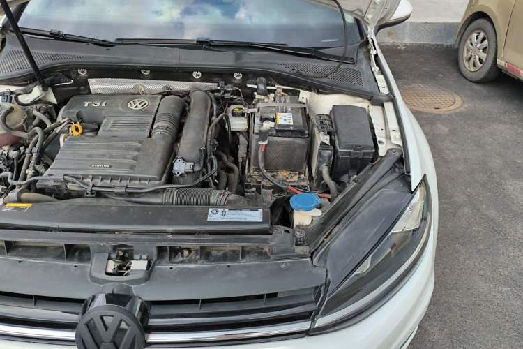 Used Volkswagen Golf 2019 200TSI DSG Comfort & Ambition Edition China VI Standard Engine Bay Left