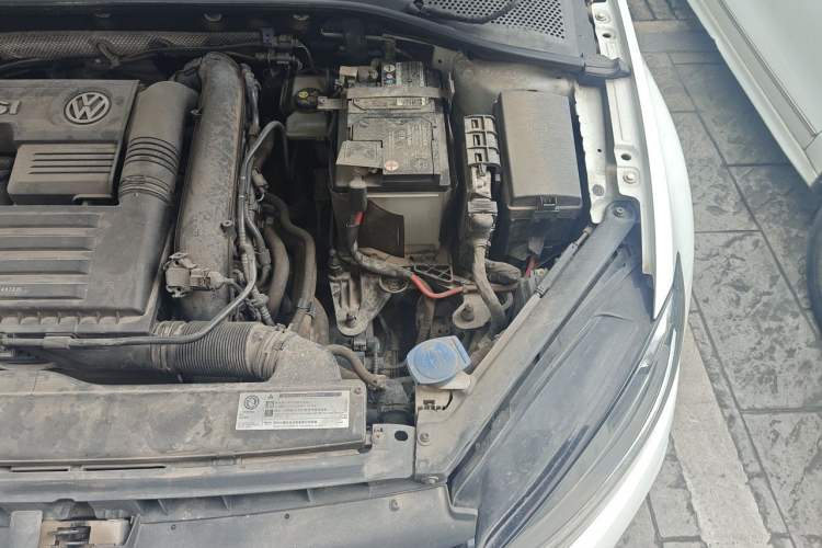 Used Volkswagen Golf 2019 200TSI DSG Comfort Version China VI Standard Engine Bay Left