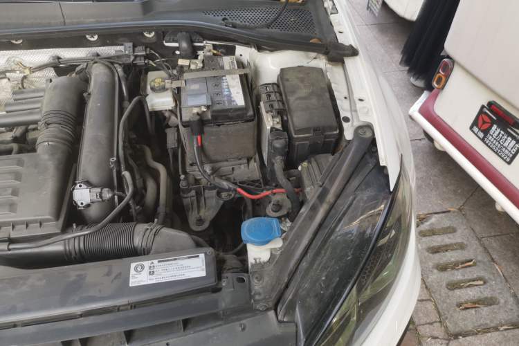 Used Volkswagen Golf 2019 280TSI DSG R-Line China VI Standard Engine Bay Left