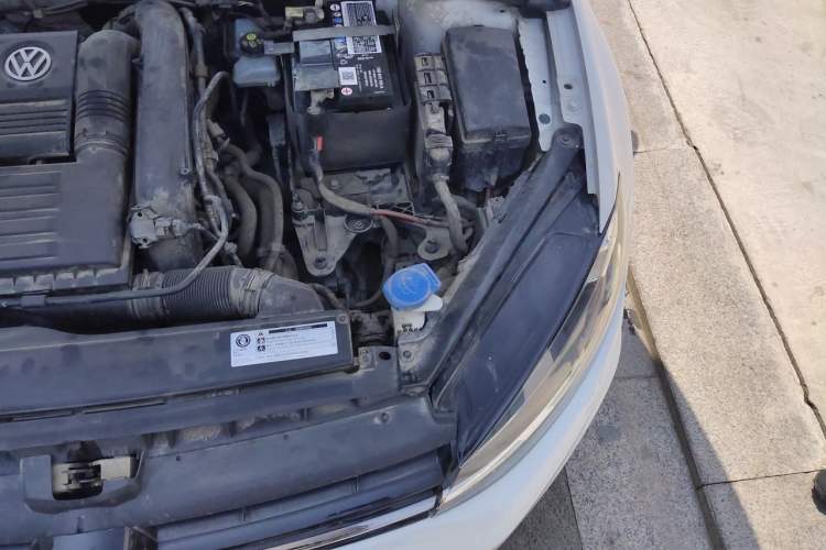 Used Volkswagen Golf 2019 280TSI DSG Luxury Version China VI Standard Engine Bay Left