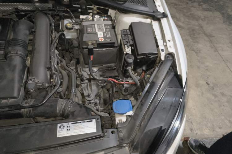 Used Volkswagen Golf 2019 280TSI DSG Luxury Version China VI Standard Engine Bay Left