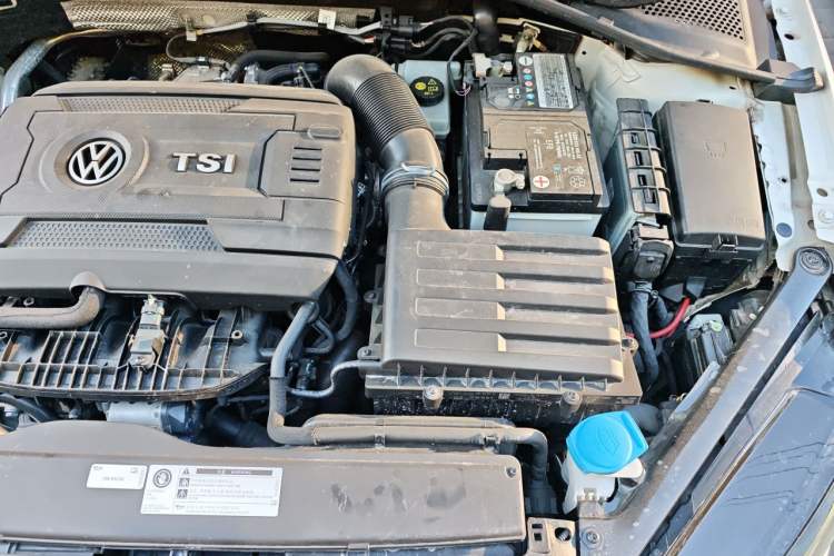 Used Volkswagen Golf 2019 1.8TSI Travel Edition Engine Bay Left