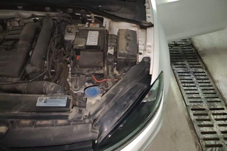 Used Volkswagen Golf 2019 200TSI DSG Comfort Version China VI Standard Engine Bay Left