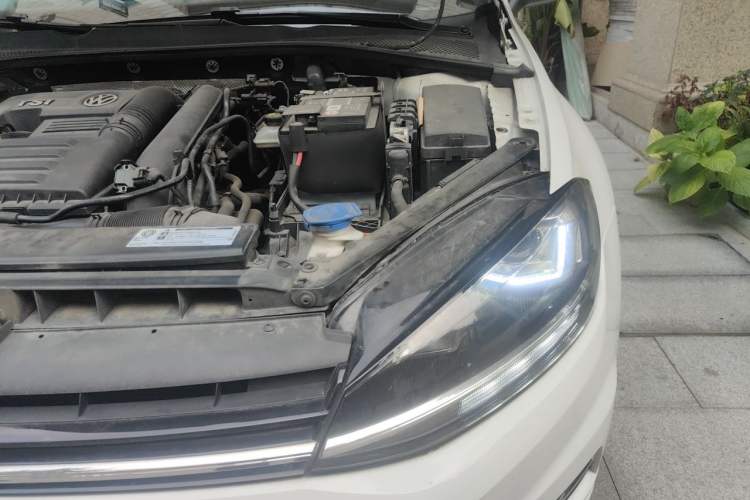 Used Volkswagen Golf 2019 200TSI DSG Comfort & Ambition Edition China VI Standard Engine Bay Left