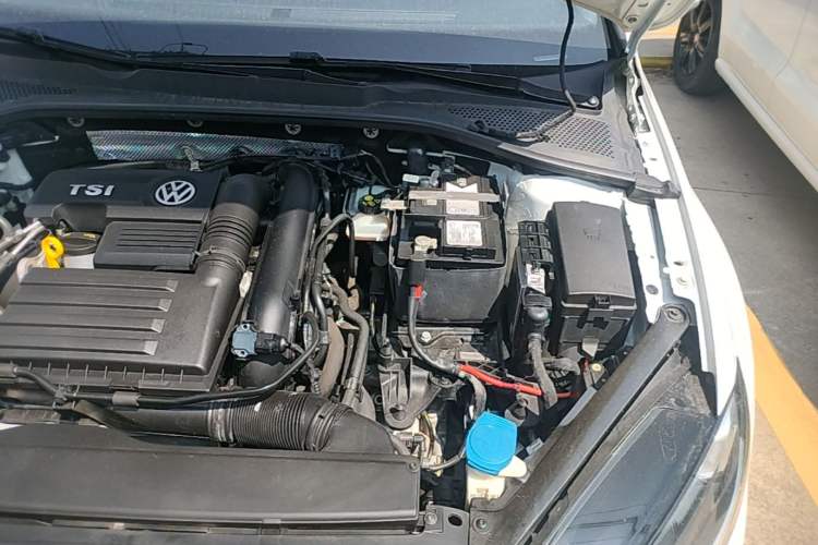 Used Volkswagen Golf 2019 200TSI DSG Comfort & Ambition Edition China VI Standard Engine Bay Left