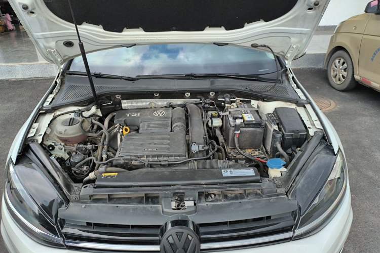 Used Volkswagen Golf 2019 200TSI DSG Comfort & Ambition Edition China VI Standard Engine Bay