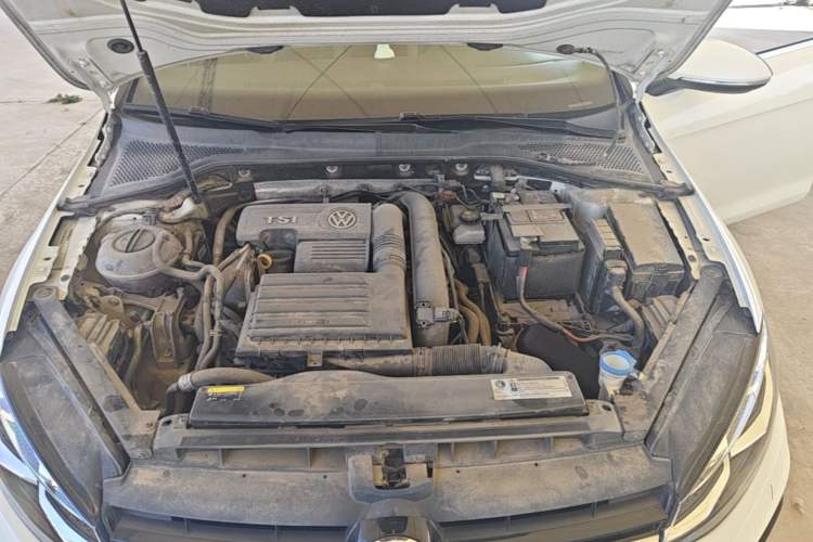 Used Volkswagen Golf 2019 280TSI DSG R-Line Model China V Standard Engine Bay