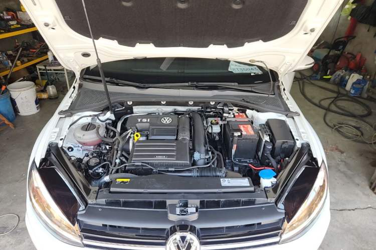 Used Volkswagen Golf 2019 280TSI DSG Luxury Version China VI Standard Engine Bay