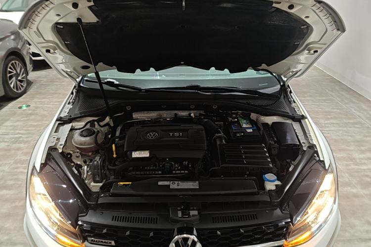 Used Volkswagen Golf 2019 1.8TSI Travel Edition Engine Bay