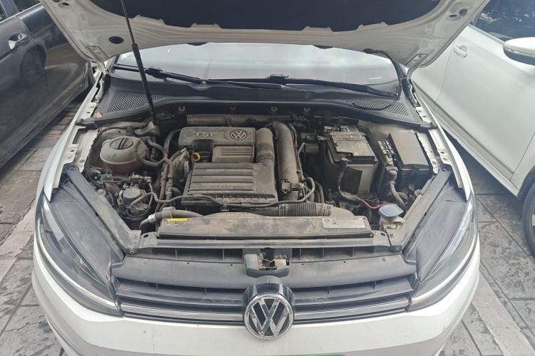 Used Volkswagen Golf 2019 200TSI DSG Comfort Version China VI Standard Engine Bay