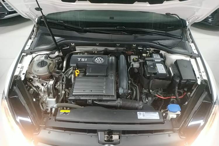 Used Volkswagen Golf 2019 280TSI DSG Luxury Version China V Standard Engine Bay