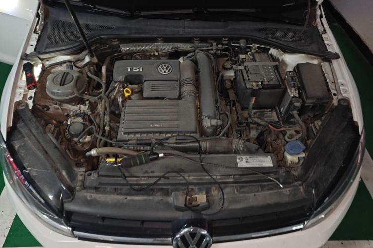 Used Volkswagen Golf 2019 280TSI DSG Luxury Version China VI Standard Engine Bay