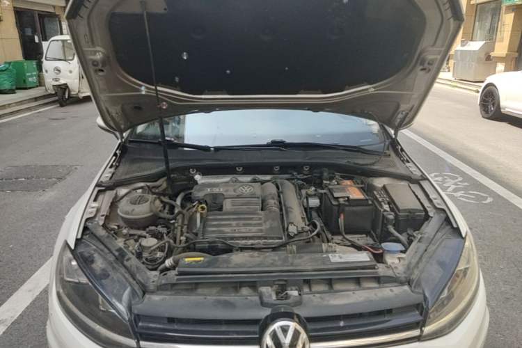 Used Volkswagen Golf 2019 280TSI DSG Comfort Version China VI Standard Engine Bay