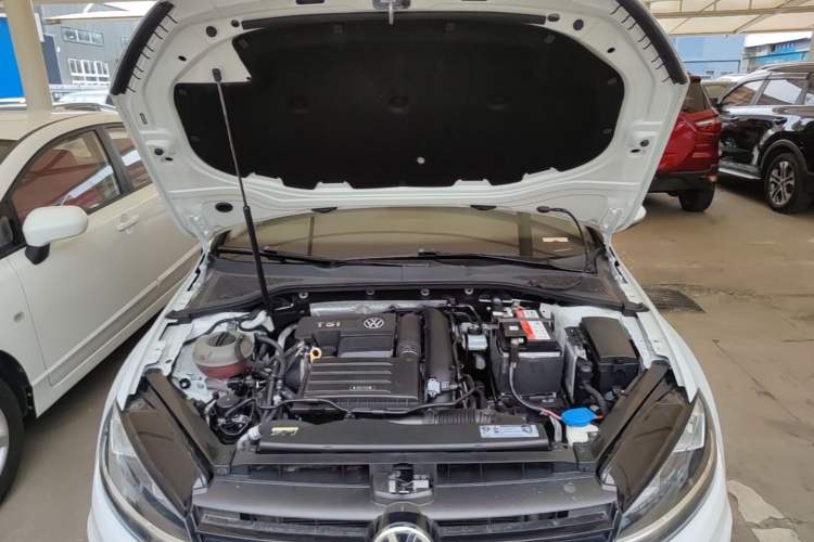 Used Volkswagen Golf 2019 280TSI DSG Comfort Version China VI Standard Engine Bay