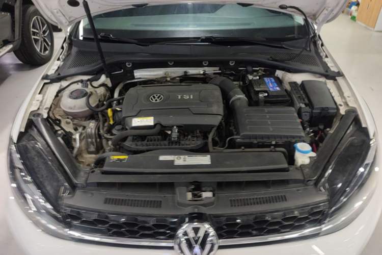 Used Volkswagen Golf 2019 1.8TSI Travel Edition Engine Bay