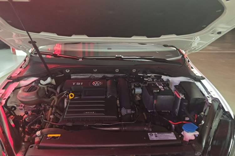 Used Volkswagen Golf 2019 280TSI DSG Comfort Version China VI Standard Engine Bay
