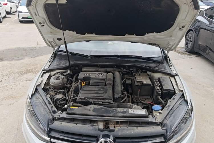 Used Volkswagen Golf 2019 200TSI DSG Comfort & Ambition Edition China VI Standard Engine Bay