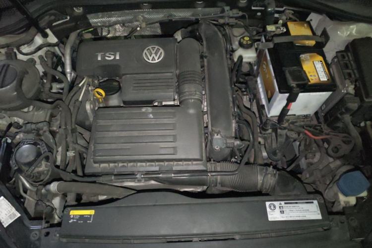 Used Volkswagen Golf 2019 280TSI DSG Luxury Version China VI Standard Engine Bay