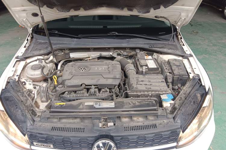 Used Volkswagen Golf 2019 1.8TSI Travel Edition Engine Bay