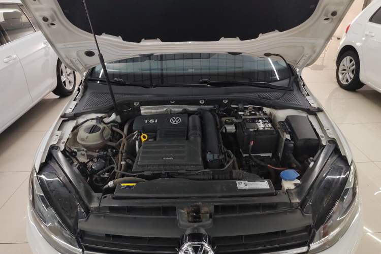 Used Volkswagen Golf 2019 280TSI DSG Luxury Version China VI Standard Engine Bay