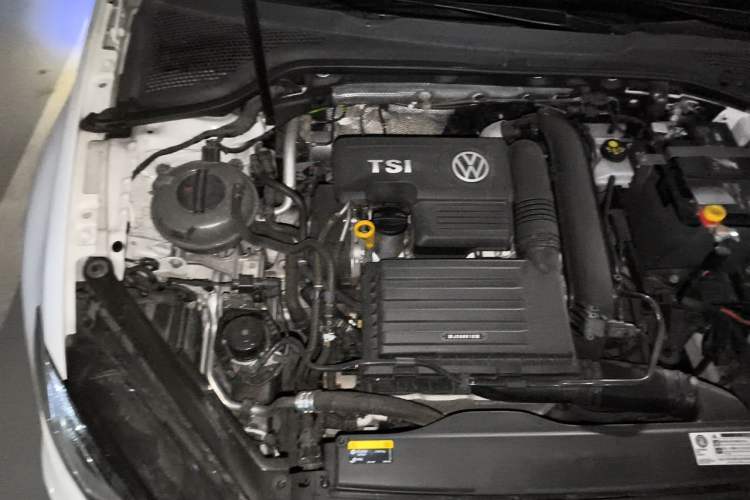 Used Volkswagen Golf 2019 280TSI DSG R-Line China VI Standard Engine Bay Right