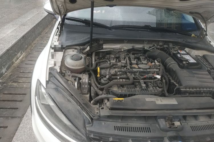 Used Volkswagen Golf 2019 1.8TSI Travel Edition Engine Bay Right