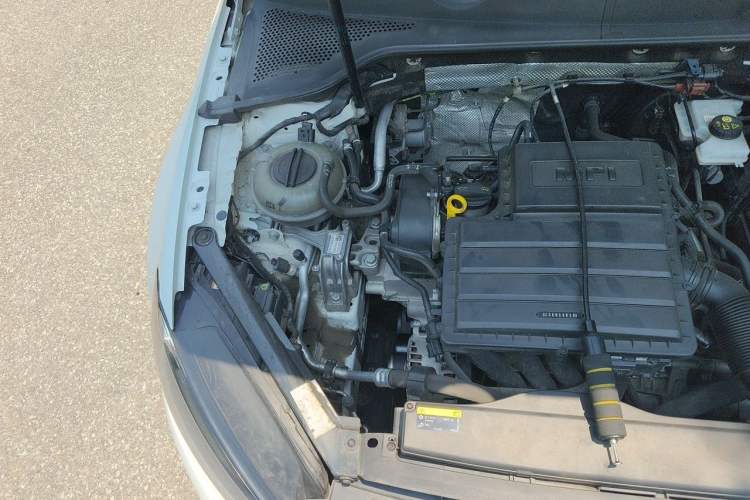 Used Volkswagen Golf 2019 1.6L Automatic Comfort Model China V Standard Engine Bay Right